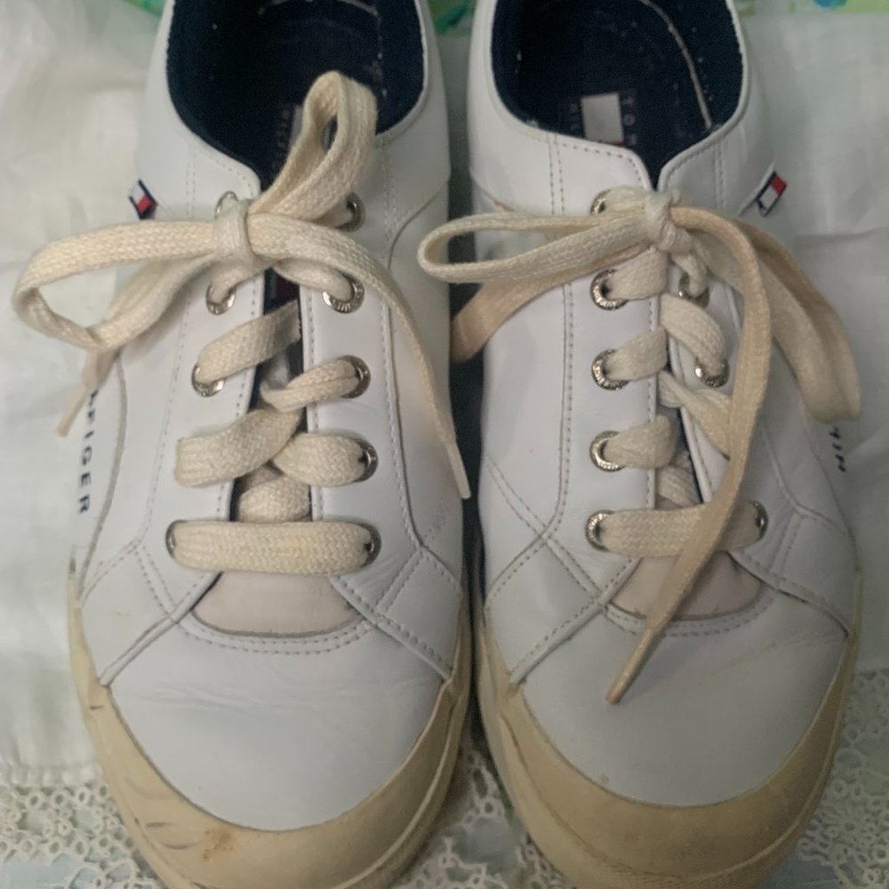 Tommy Hilfiger White Sneakers SZ 10.5 M Great condition